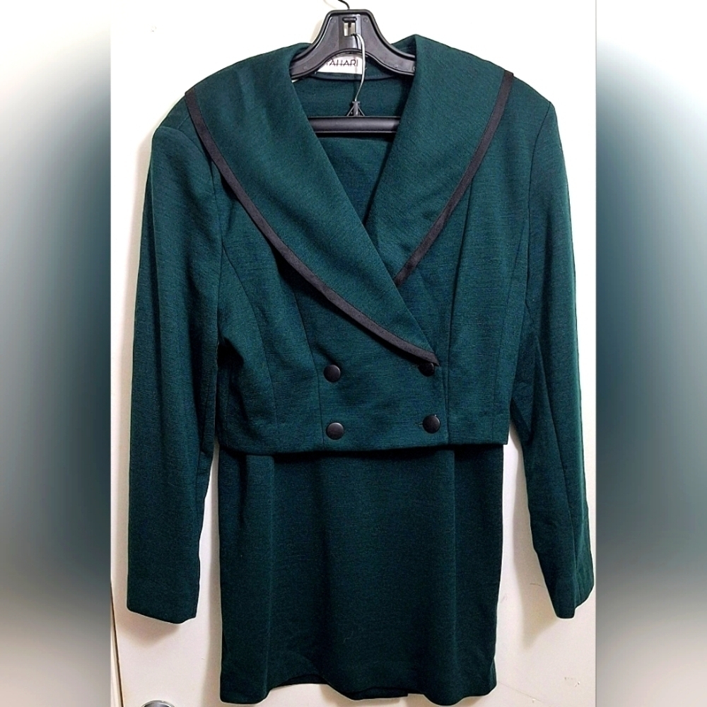 Vintage Tahari Retro Wool Jacket and Pencil Skirt Suit